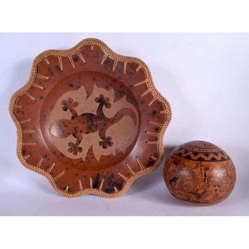 381 - A CHARMING PERUVIAN CARVED AND ENGRAVED SOUTH AMERICAN NUT together with a similar pottery lizard di... 