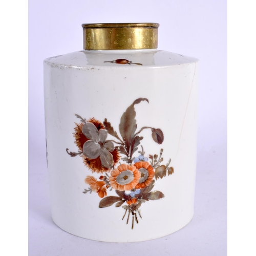 392 - AN 18TH CENTURY GERMAN FURSTENBERG PORCELAIN TEA CADDY AND COVER Meissen style. 11 cm x 7.5 cm.