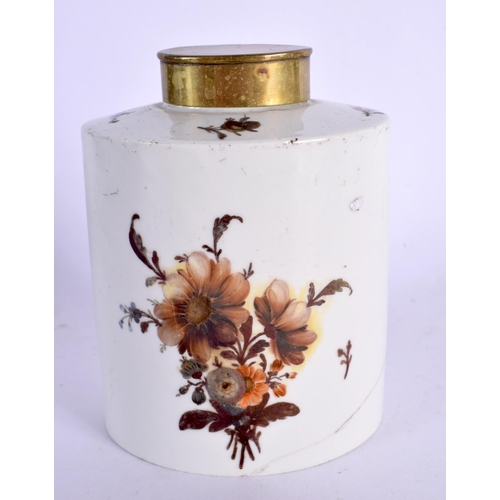 392 - AN 18TH CENTURY GERMAN FURSTENBERG PORCELAIN TEA CADDY AND COVER Meissen style. 11 cm x 7.5 cm.