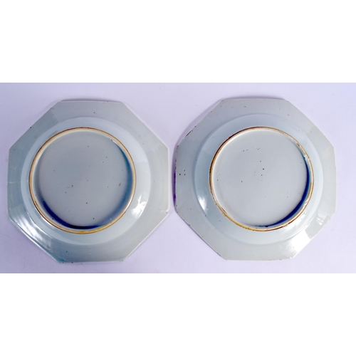 40 - A PAIR OF 18TH CENTURY CHINESE BLUE AND WHITE EXPORT PLATES Qianlong. 21 cm wide.