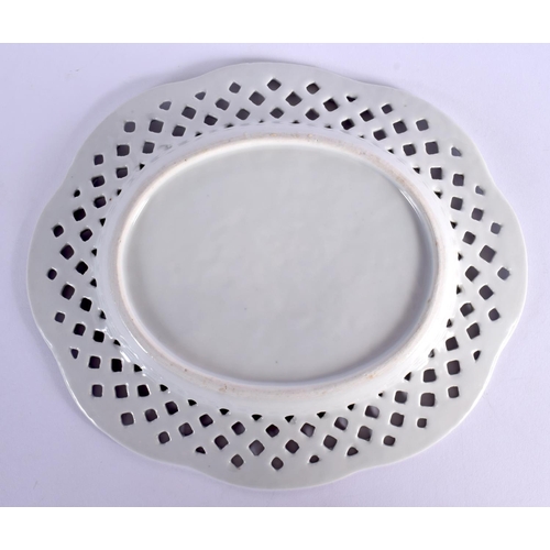 44 - AN UNUSUAL 18TH CENTURY CHINESE EXPORT BLUE AND WHITE RETICULATED DISH Qianlong. 21 cm x 18 cm.
