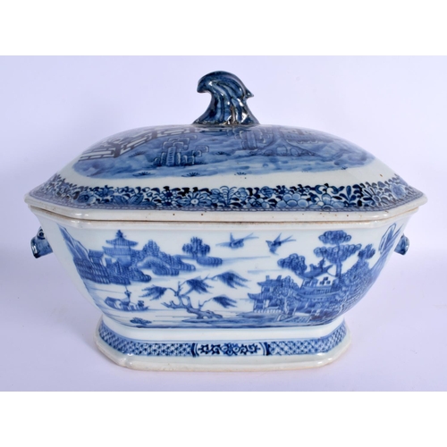 55 - A GOOD LARGE 18TH CENTURY CHINESE BLUE AND WHITE EXPORT TUREEN AND COVER with matching stand. 38 cm ... 