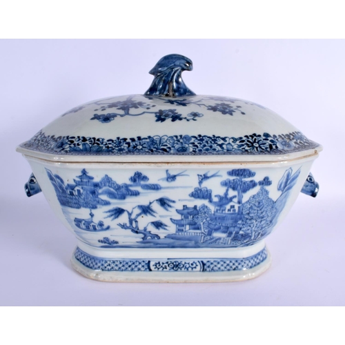55 - A GOOD LARGE 18TH CENTURY CHINESE BLUE AND WHITE EXPORT TUREEN AND COVER with matching stand. 38 cm ... 