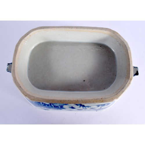 55 - A GOOD LARGE 18TH CENTURY CHINESE BLUE AND WHITE EXPORT TUREEN AND COVER with matching stand. 38 cm ... 