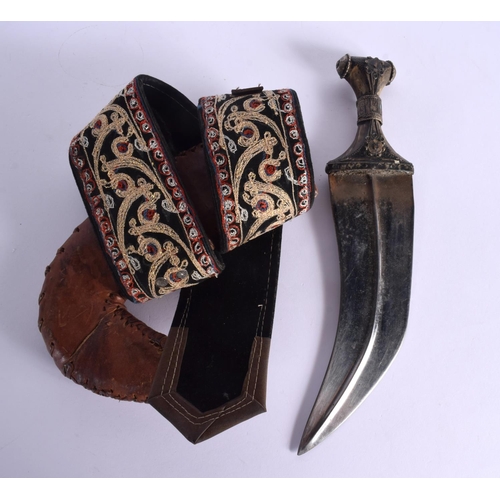 121 - AN ANTIQUE MIDDLE EASTERN CARVED RHINOCEROS HORN OMANI JAMBIYA DAGGER with wire work mounts. Dagger ... 