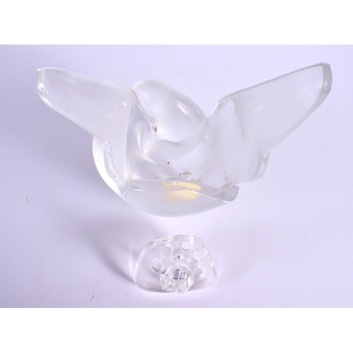 166 - A LARGE LALIQUE GLASS DOVES VASE. 22 cm x 16 cm.