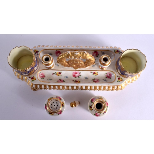 175 - 19th century Chamberlain Worcester inkstand painted with roses and heatsease, script mark. 26cm Long... 