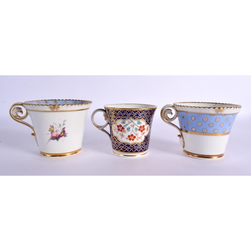 180 - Early 19th century Chamberlains Worcester two cups and saucers, one painted with the border inside a... 