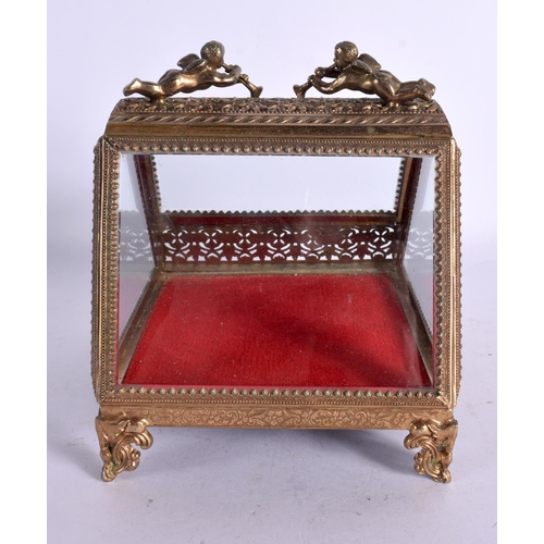 238 - AN EARLY 20TH CENTURY FRENCH GILT METAL CRYSTAL GLASS JEWELLERY BOX. 15 cm x 18 cm.