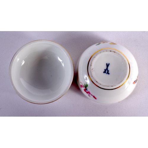 245 - A SMALL MEISSEN PORCELAIN BOX AND COVER. 7 cm diameter.