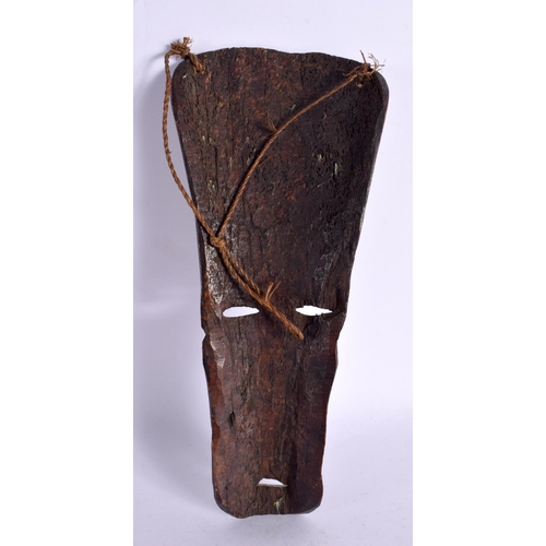 280 - AN EARLY 20TH CENTURY AFRICAN CARVED BONE TRIBAL MASK. 25 cm x 10 cm.