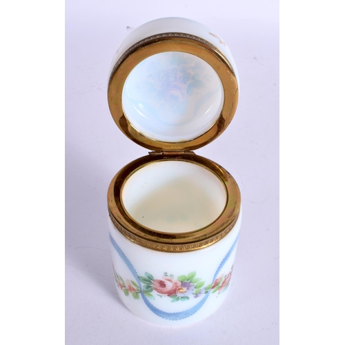 59 - AN ANTIQUE OPALINE GLASS JAR AND COVER. 10 cm high.