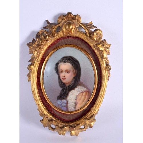 68 - AN ANTIQUE EUROPEAN PORCELAIN PLAQUE. 14 cm x 9 cm.