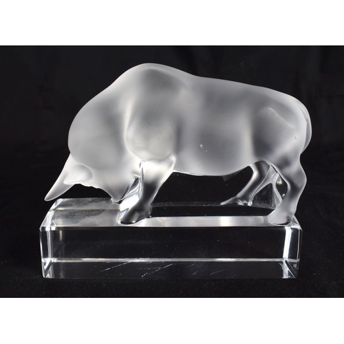 75 - A FRENCH LALIQUE GLASS BULL. 11 cm x 9 cm.