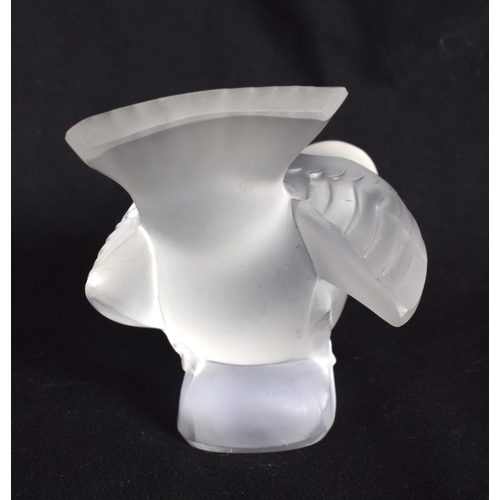 76 - A FRENCH LALIQUE GLASS BIRD. 10 cm x 8 cm.