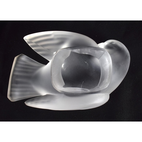 76 - A FRENCH LALIQUE GLASS BIRD. 10 cm x 8 cm.