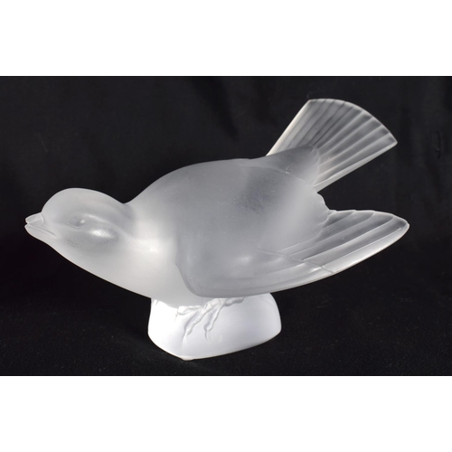 77 - A FRENCH LALIQUE GLASS BIRD. 10 cm x 8 cm.