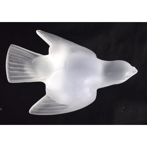 77 - A FRENCH LALIQUE GLASS BIRD. 10 cm x 8 cm.