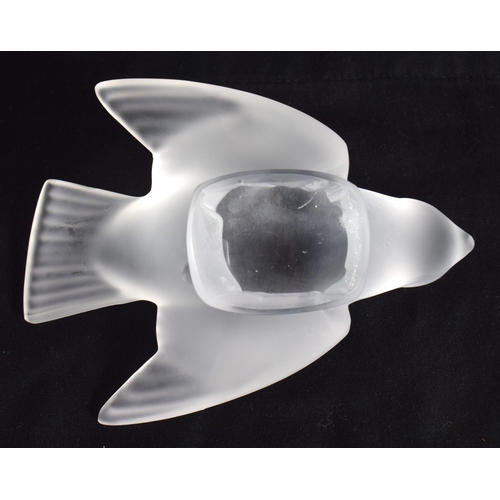 77 - A FRENCH LALIQUE GLASS BIRD. 10 cm x 8 cm.