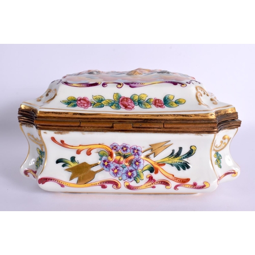 84 - AN ITALIAN CAPO DI MONTE NAPLES PORCELAIN BOX. 19 cm x 14 cm.