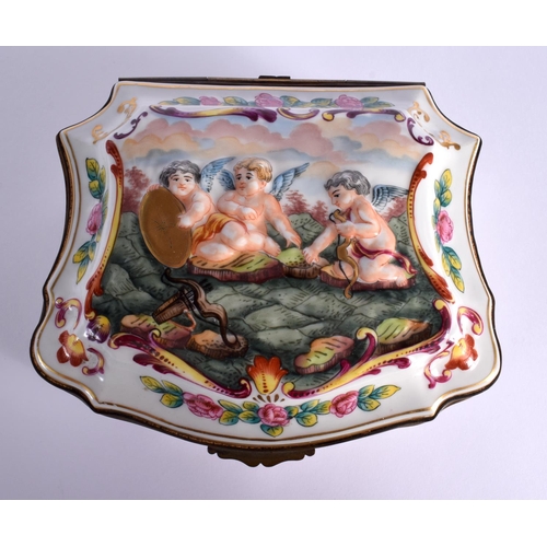 84 - AN ITALIAN CAPO DI MONTE NAPLES PORCELAIN BOX. 19 cm x 14 cm.