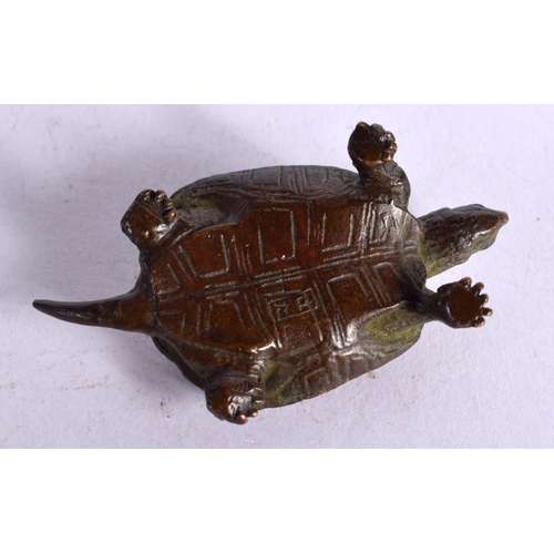 A MINIATURE BRONZE TURTLE. 1.5cm X 5.7cm X 3cm, weight 58.3g