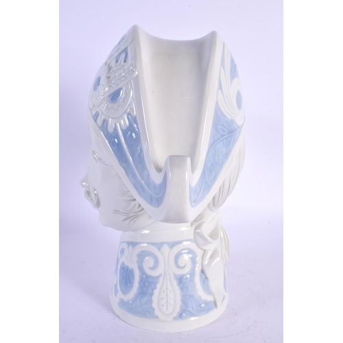 106 - AN UNUSUAL LLADRO PORCELAIN TRICORN HAT BUST C1970 to 1984. 25 cm x 18 cm.