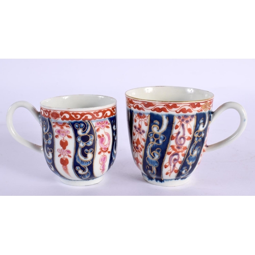 195 - 18th century Worcester early coffee cup of small size painted with the Queen Charlotte pattern and a... 