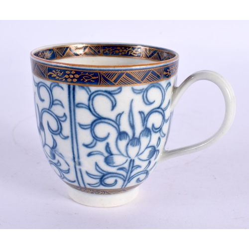 199 - 18th century Worcester coffee cup painted with an early version of the  Royal Lily pattern. 6cm High