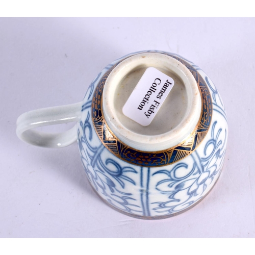 199 - 18th century Worcester coffee cup painted with an early version of the  Royal Lily pattern. 6cm High