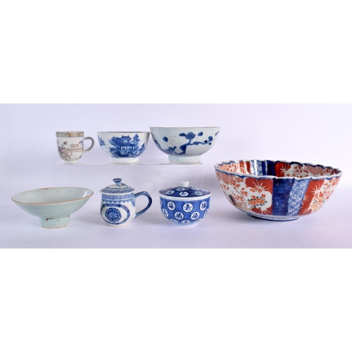 236 - Collection of oriental porcelain, a custard cup and cover, glazed bowl, two blue and white bowls, on... 