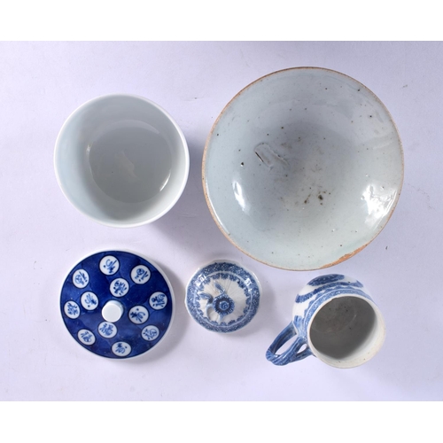 236 - Collection of oriental porcelain, a custard cup and cover, glazed bowl, two blue and white bowls, on... 