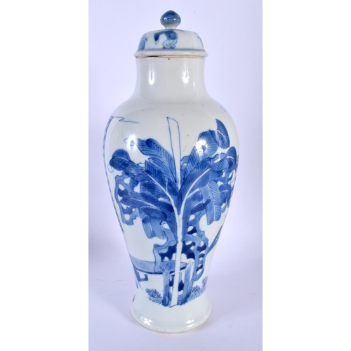 251 - A LARGE 17TH/18TH CENTURY CHINESE BLUE AND WHITE PORCELAIN VASE AND COVER Kangxi, painted with figur... 