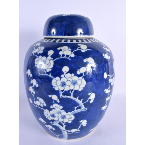 255 - A LARGE 19TH CENTURY CHINESE BLUE AND WHITE PORCELAIN GINGER JAR AND COVER Kangxi style. 31 cm x 18 ... 