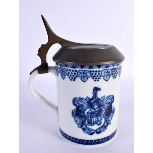 274 - A RARE GERMAN MEISSEN COMMEMORATIVE TANKARD painted with armorials. 19 cm high.