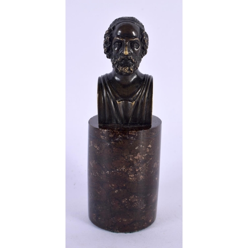 296D - A 19TH CENTURY EUROPEAN GRAND TOUR BRONZE BUST OF HOMER upon a porphyry type base. 11 cm high.