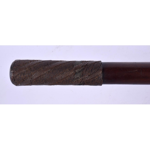 298B - A GOOD ANTIQUE TRIBAL CARVED KNOBKERRIE THROWING HARDWOOD CLUB. 63 cm long.