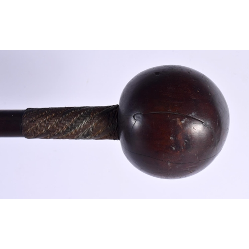 298B - A GOOD ANTIQUE TRIBAL CARVED KNOBKERRIE THROWING HARDWOOD CLUB. 63 cm long.