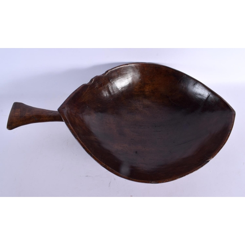 299E - A RARE EARLY 20TH CENTURY TRIBAL CARVED WOOD FISH TAIL HANDLED SERVING BOWL possibly Papua New Guine... 