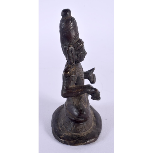 333 - AN 18TH CENTURY INDIAN BRONZE FIGURE OF A SEATED DEITY modelled with both hands outstretched. 11 cm ... 