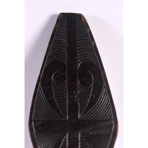 369 - AN UNUSUAL EARLY 20TH CENTURY MAORI TRIBAL NEW ZEALAND CARVED WOOD CLUB possibly a Wahaiki, with fla... 