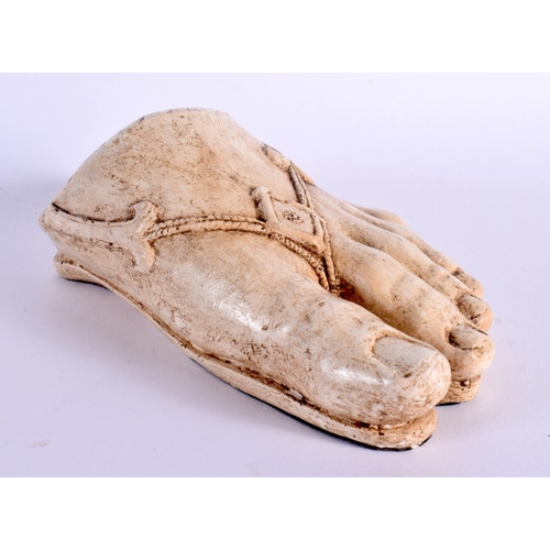 383 - A GRAND TOUR COUNTRY HOUSE STYLE PLASTER FOOT After the Antiquity. 16 cm x 10 cm.