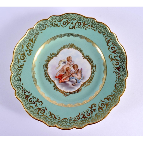 41 - A FINE ANTIQUE MEISSEN PORCELAIN PLATE painted with three putti. 25 cm wide.