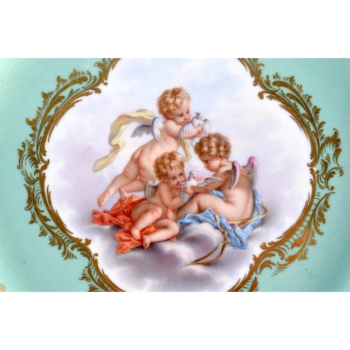 41 - A FINE ANTIQUE MEISSEN PORCELAIN PLATE painted with three putti. 25 cm wide.