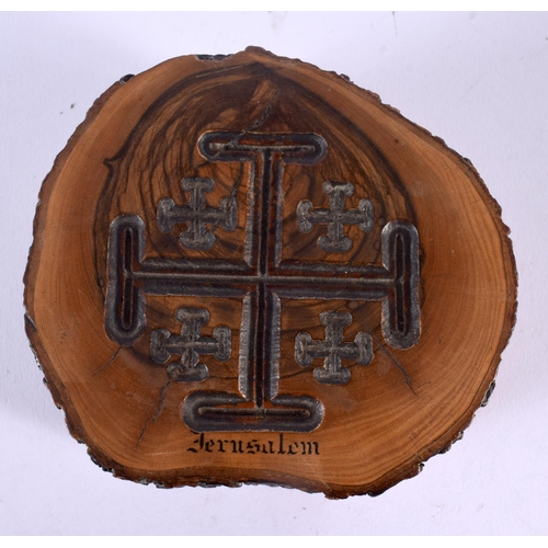 414 - A RARE ANTIQUE MIDDLE EASTERN JERUSALEM TREE TRUNK BOX AND COVER possibly a tea caddy. 12 cm x 9 cm.