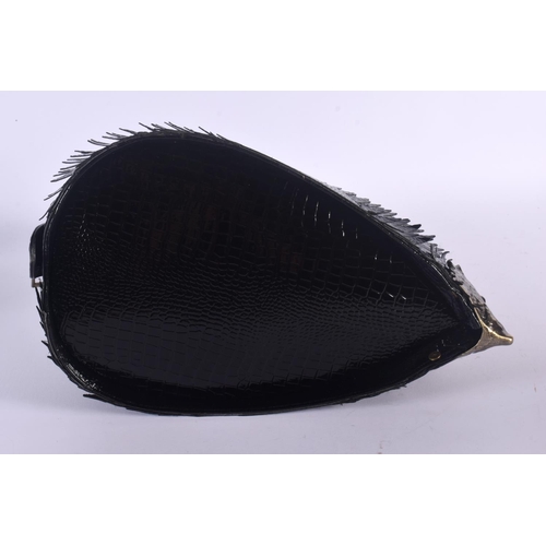 424 - A CHARMING NOVELTY BLACK LEATHER HEDGEHOG HANDBAG. 33 cm x 20 cm.