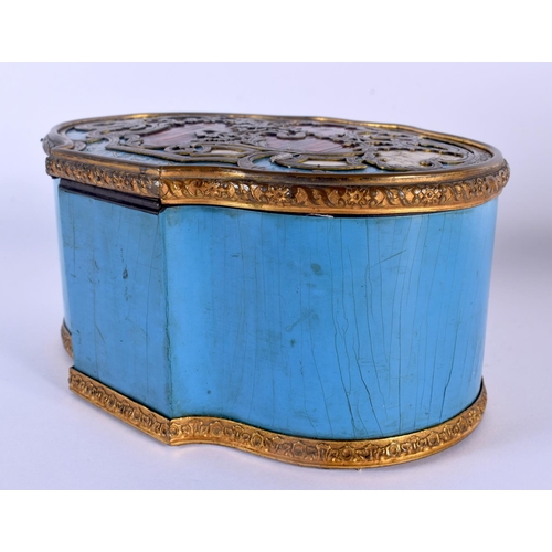 468 - AN EARLY 19TH CENTURY FRENCH BOULLE AND TORTOISESHELL CASKET. 17 cm x 13 cm.