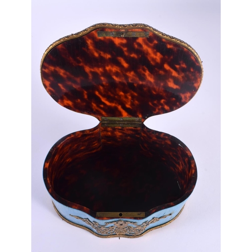 468 - AN EARLY 19TH CENTURY FRENCH BOULLE AND TORTOISESHELL CASKET. 17 cm x 13 cm.