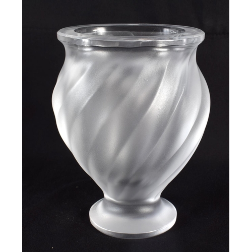 47 - A FRENCH LALIQUE GLASS BIRD VASE. 13.5 cm high.