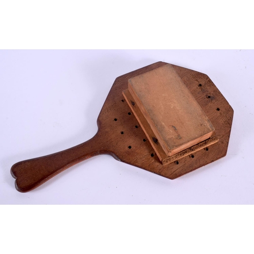 511 - AN ANTIQUE TREE AND BONE CRIBBAGE BOARD. 21 cm x 10 cm.